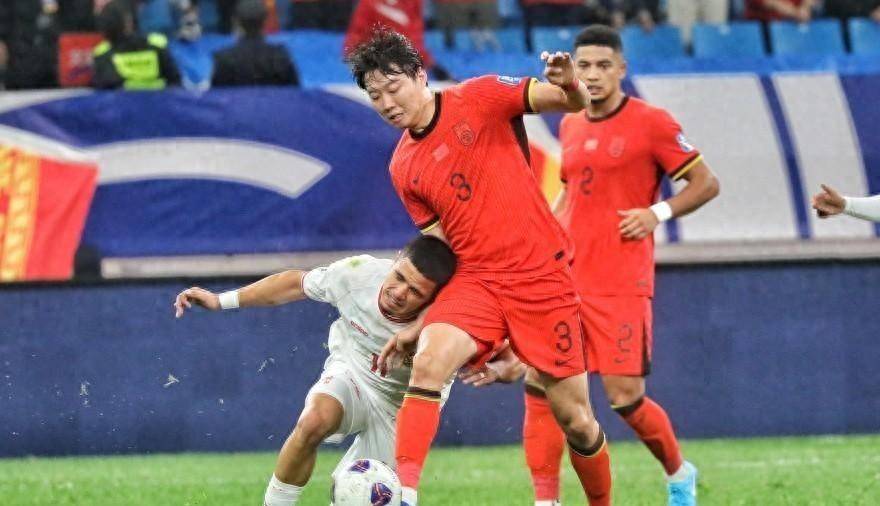 利记官网-比赛中球员遭遇伤病，影响球队节奏