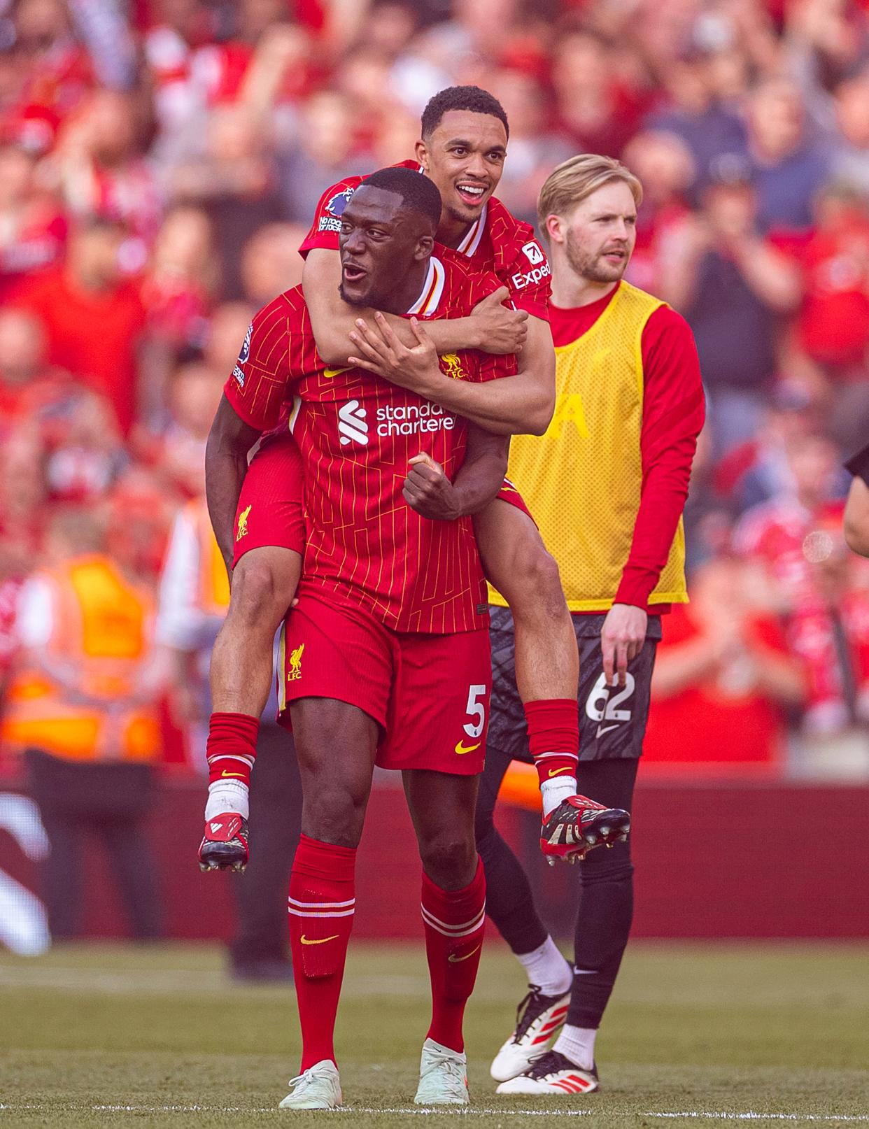 利物浦在主场战胜热刺,取得3分 利物浦在主场战胜热刺,取得3分