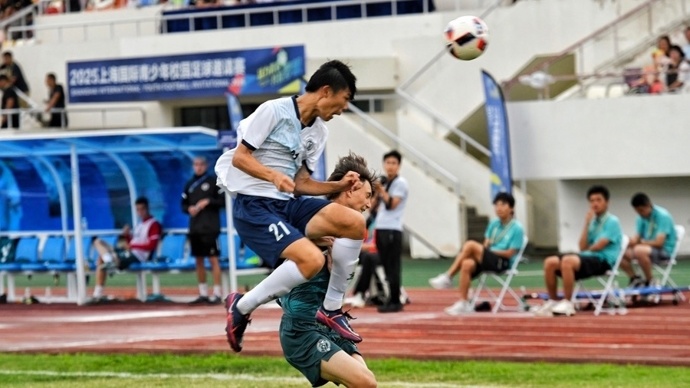 国内足球联赛展开激烈对决